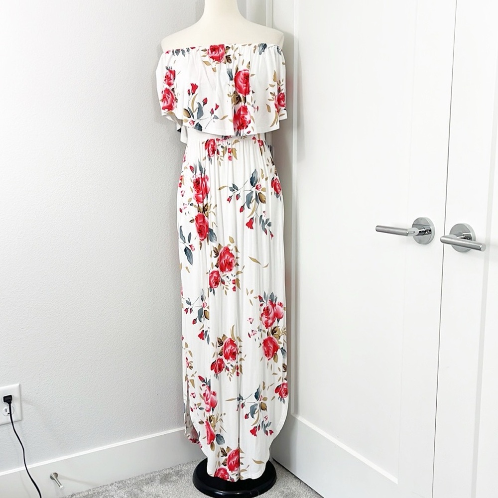 Medium Floral White and Red Off Shoulder Maxi Dress with Pockets